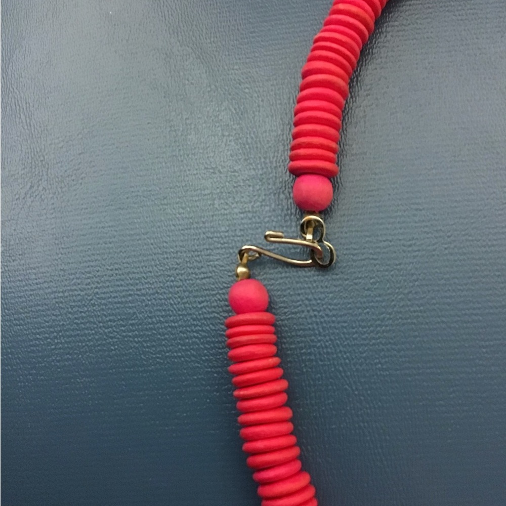 NWOT Beautiful and Fun Multi- Color Necklace - Picture 4 of 4